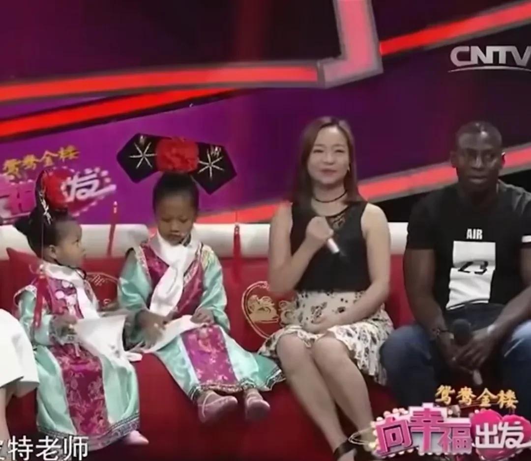 有很多网友建议，凡是嫁给非洲帅哥的中国女性应该全部搬去非洲生活，不要留在中国，以