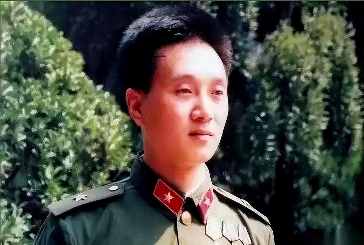 当兵52天，本是个颠勺切菜的炊事员，转头却一个人干废了敌人三个重机枪暗堡！连师