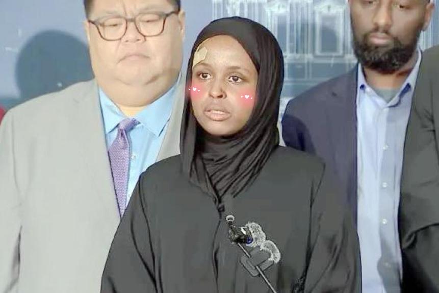 1月14日，美国移民与海关执法局（ICE）特工正在圣保罗抓捕两名东非男子，一名索