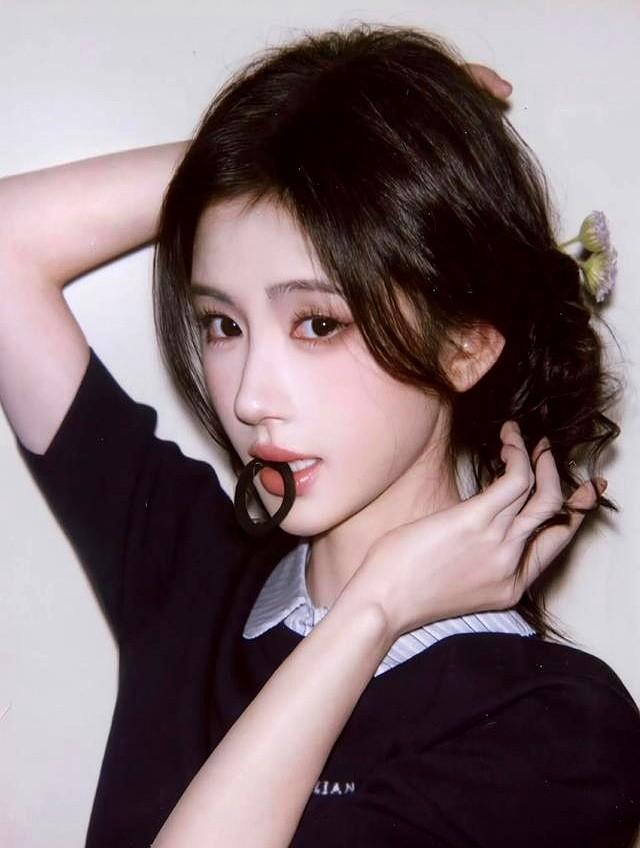 鞠婧祎又搞事情了！这次不是仙女下凡，而是“真本事”上分！昨晚，她的撕拉片