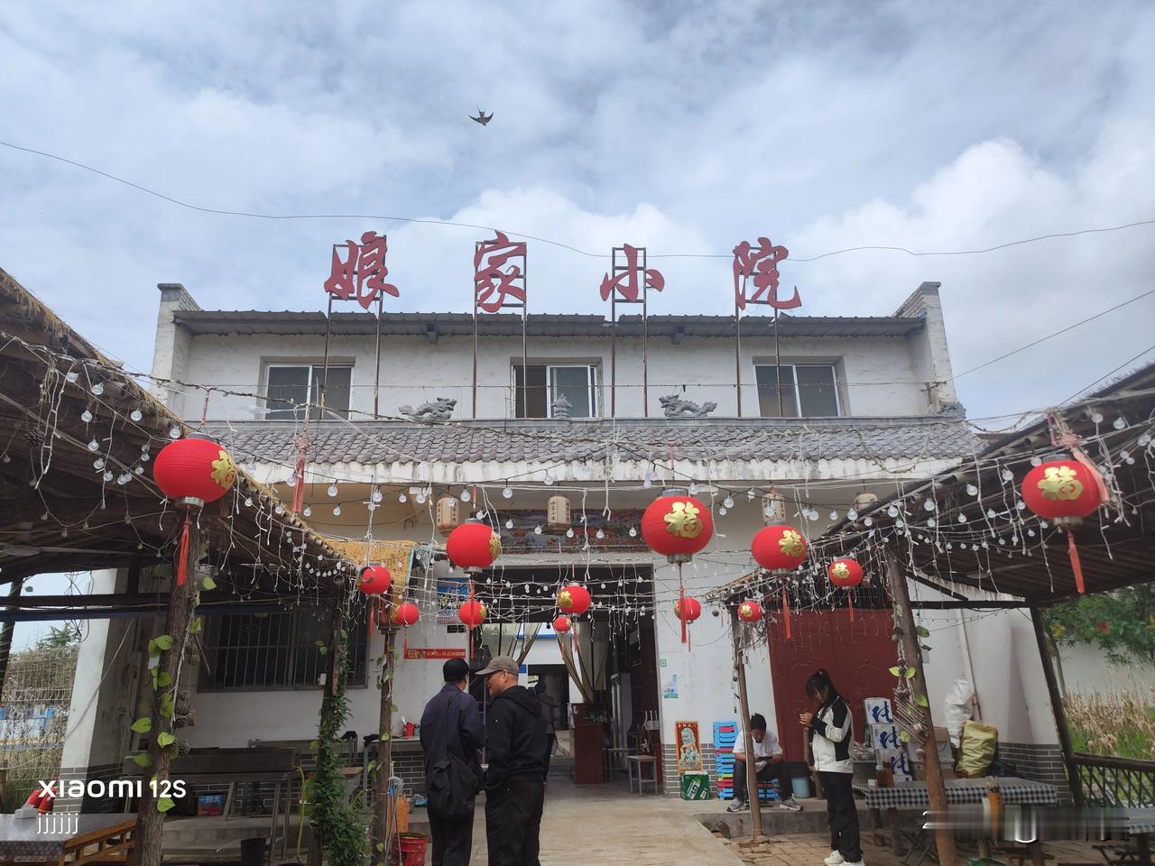 攒了整整半个月的念想，就为了奔赴这场舌尖上的老友约会。我们仨终于凑齐，一头扎进了
