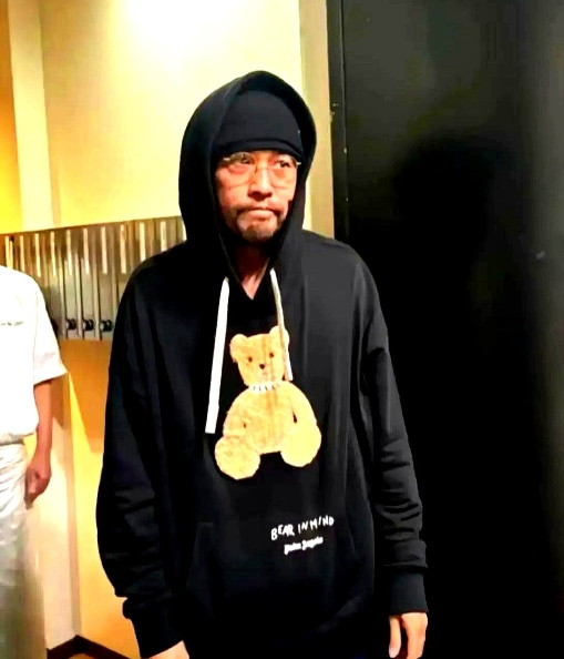 周杰伦现在长居墨尔本，那边没啥人认识他，可以正常生活不过说真的啊，有些人就是