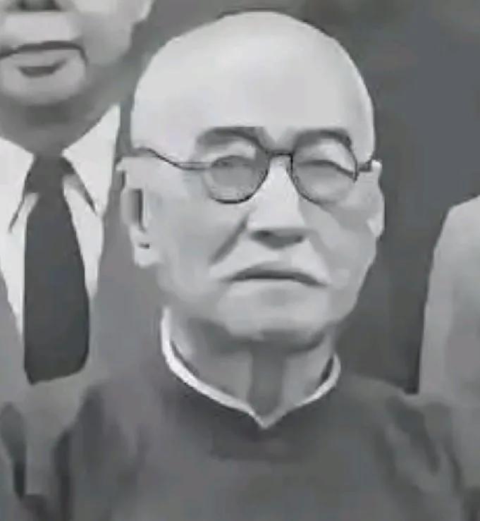 中年的谢贤和他的爷爷长的很像。他的爷爷是岭南有名的商人、书法家和诗人。移居香