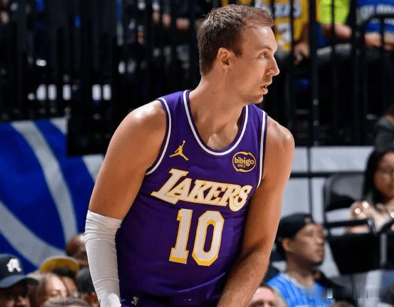 上赛季NBA最准五位三分投手！第一名你们猜到了吗？1. 肯纳德：上赛季三分