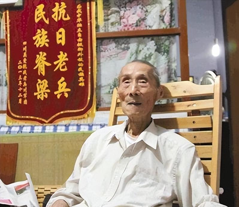 1942年，川军工兵营长黄士伟纠结是否把地雷埋高一点，好阻滞日军：“要不埋高点？