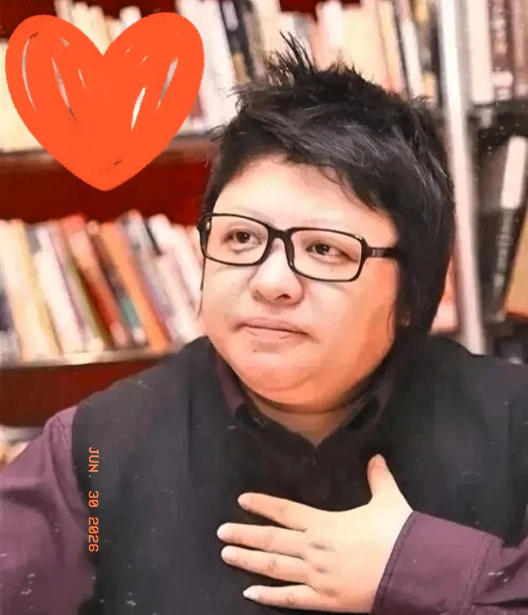 韩红这阵子在舆论场里挺尴尬的。早些年，那是凭着个人情怀在做公益，怎么折腾都行