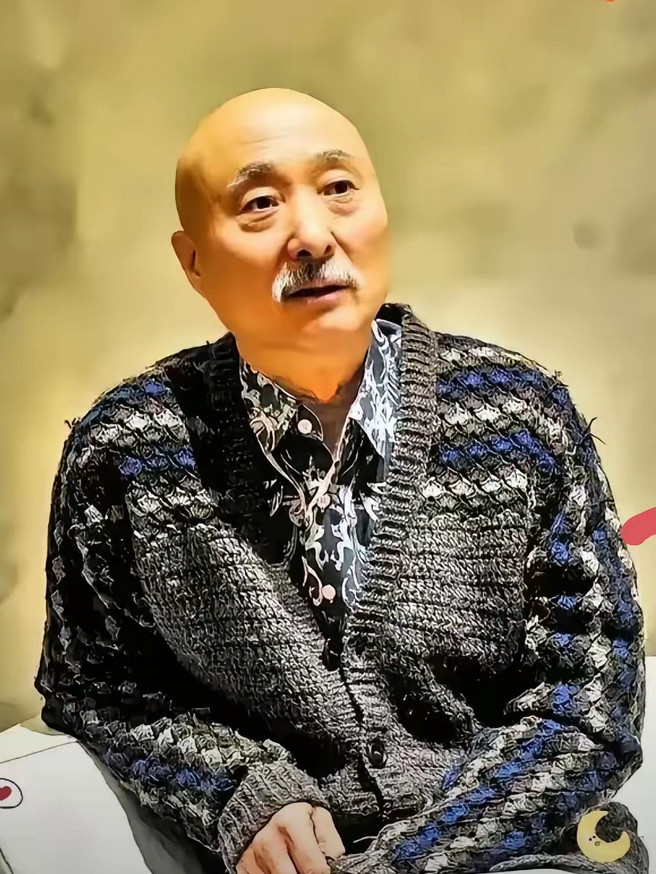 京圈里能让冯小刚主动递烟、葛优喊“佩斯哥”的，除了陈佩斯还有谁？陈佩斯的