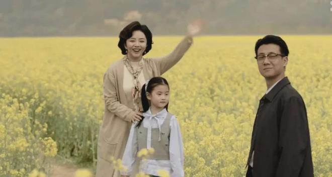 她们的经历真是100%的复制。《我的山与海》里，方婉之是贵州大山里被弃的女婴