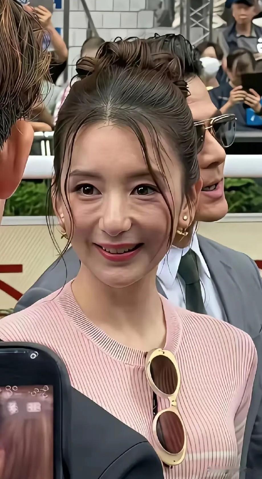 原相机直拍三胎后方媛，褪去精修滤镜，普通人妈妈的疲惫藏不住近日路人原相机抓