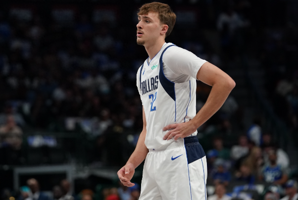 弗拉格不是持球大核型新秀，基德如果非要他兼备一号位智能，可能养废了希望欧文复