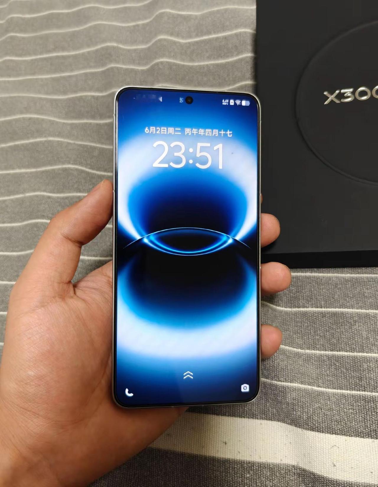 vivoX300Ultra怎么样？【续航】续航一般般和x8u半斤八两，一拿到