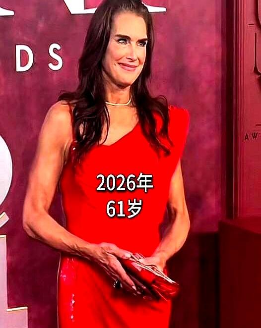 波姬小丝看完前夫阿加西的自传，当场把书扔出三米远。俩人1997年结婚那两年，