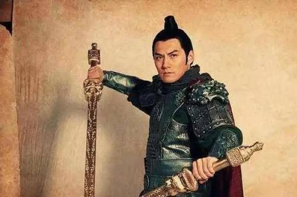 秦琼死后，李世民下令把他的双锏熔了，秦怀玉恨了一辈子，直到晚年才发现，那熔化的铁