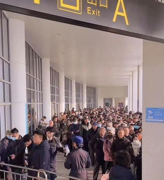 济阳有轨电车：轮到我了！开通当天有轨电车挤爆，盛况不亚于地铁通车。前几天云