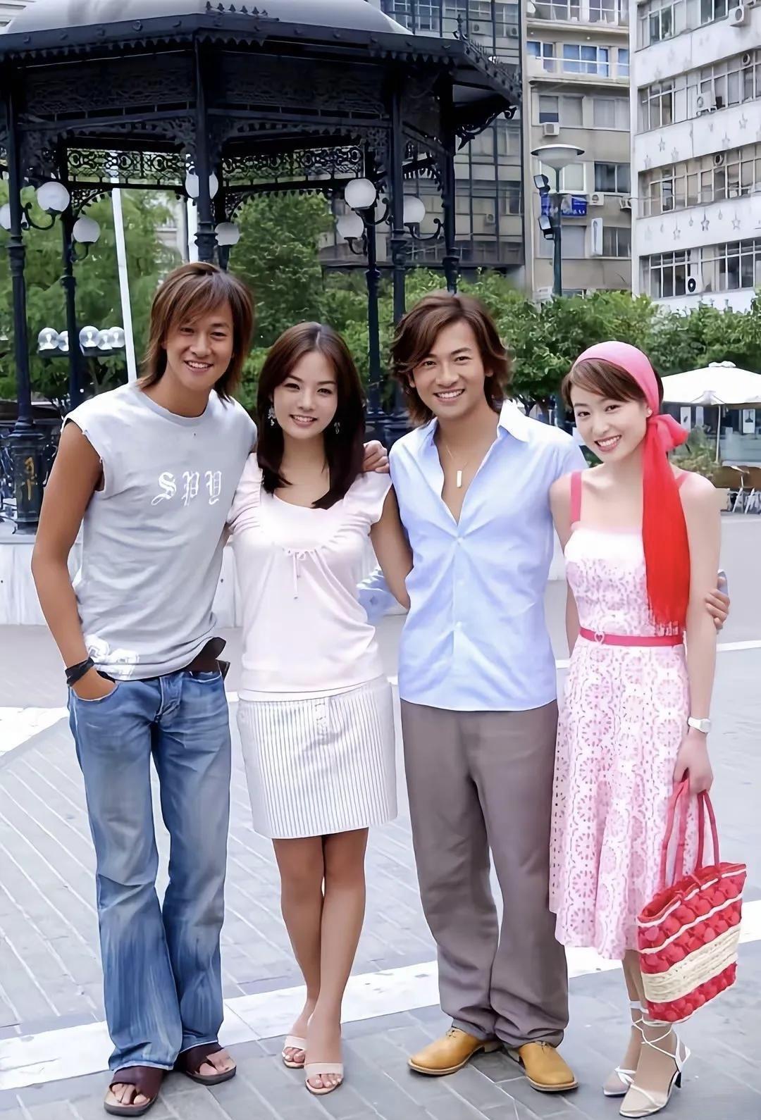 2004年，何润东、蔡琳、苏有朋、鲍逸琳的合影。当年，四位主演电视剧《情定爱