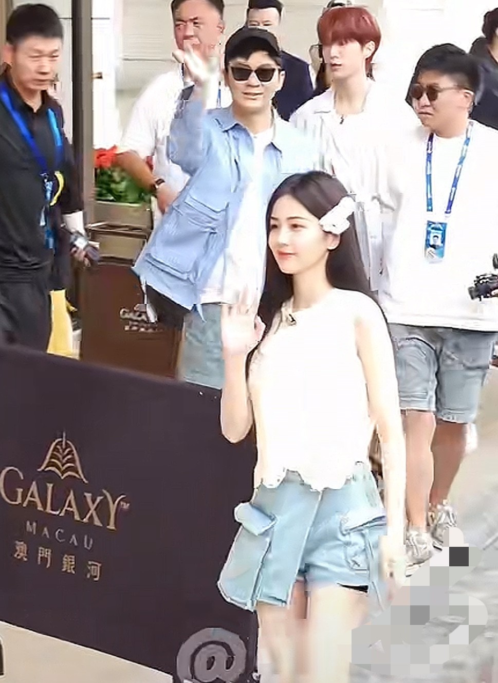 我朋友见到白鹿了她和我说，白鹿根本不是电视上看到的那样其实白鹿真人特别瘦