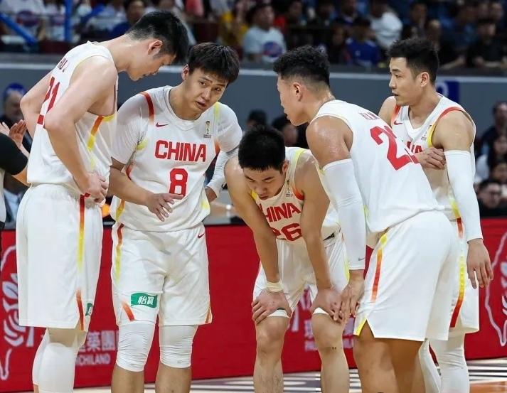 三战全胜却遇伤病危机，男篮仅9人可出战淘汰赛中国男篮小组赛豪取三战全胜，以