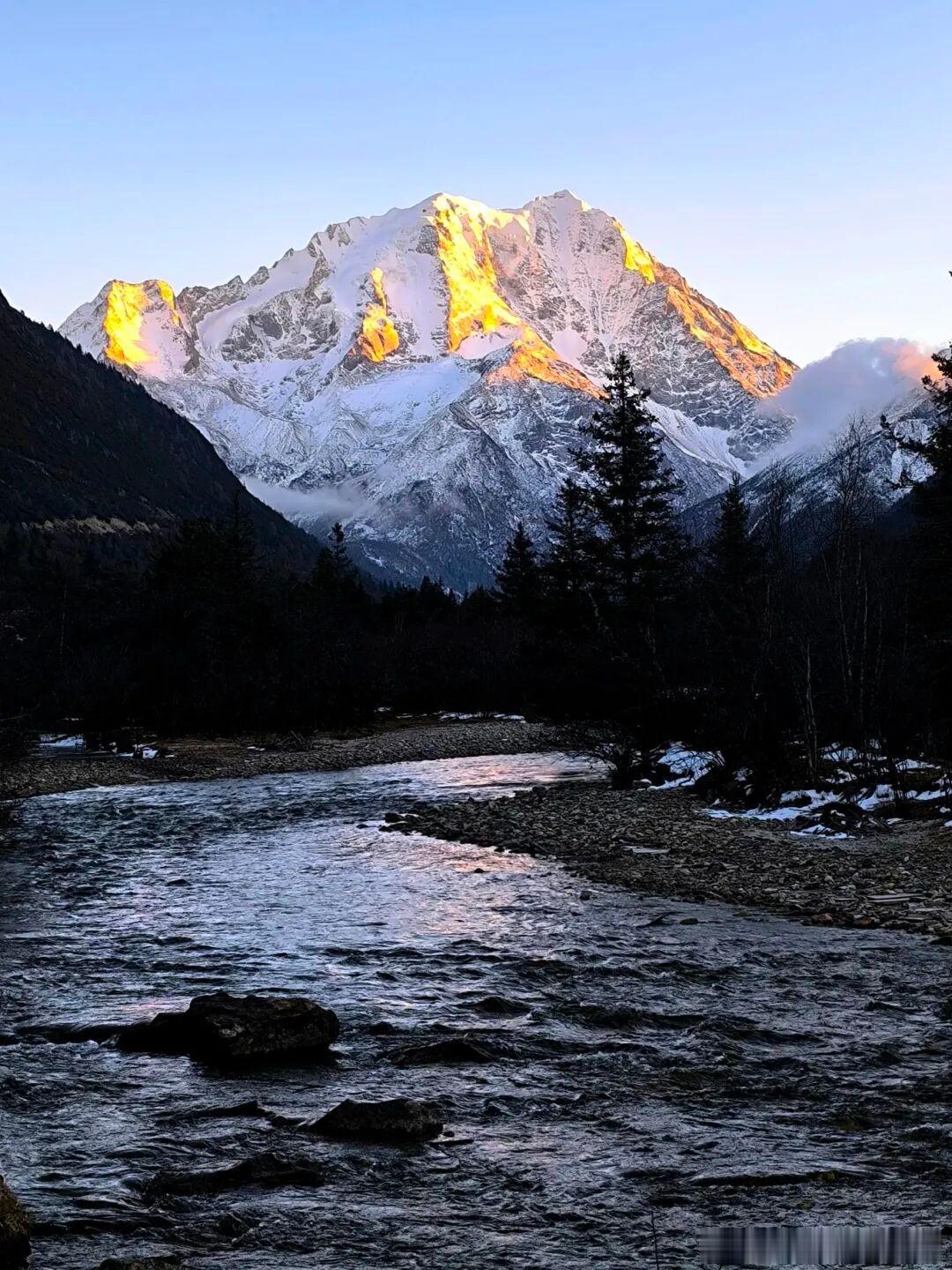 贡嘎环线收官｜外星石林+神山古寨一网打尽🏔闯入墨石公园，青灰石林错落嶙峋，