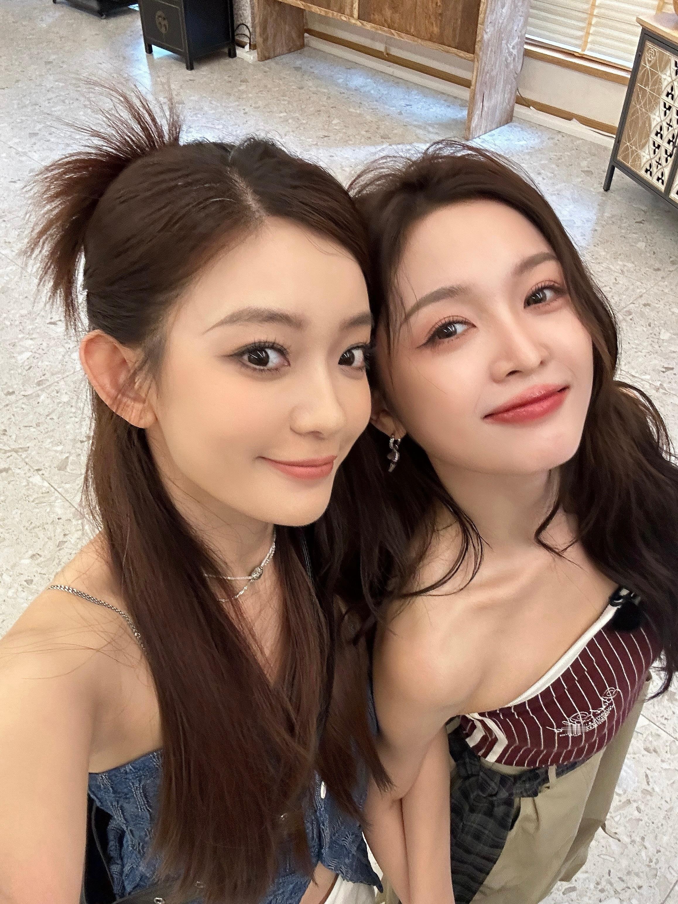 吴宣仪假期中的她们wxy假期中的她们假期中的她们嘉宾发的有吴宣仪的合影live
