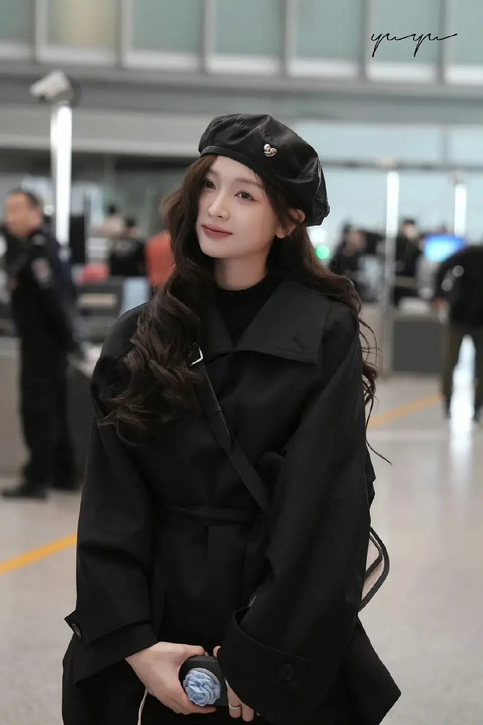 吴宣仪最新机场私服即将录制有戏团综​​​