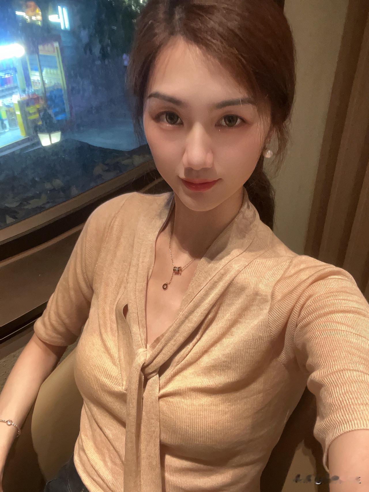 温馨舒适的餐厅氛围，享受美食的美好时光