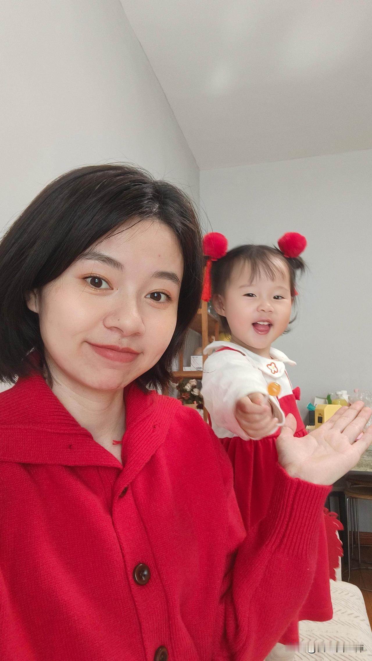 今年是离婚的第一年也是我和女儿第一次在出租屋过年女儿很想他爸爸，我原想让她爸