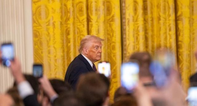 特朗普终于认栽了！中国不跟美做生意，全是他关税作的锅，本来想靠关税占便宜，结果咱