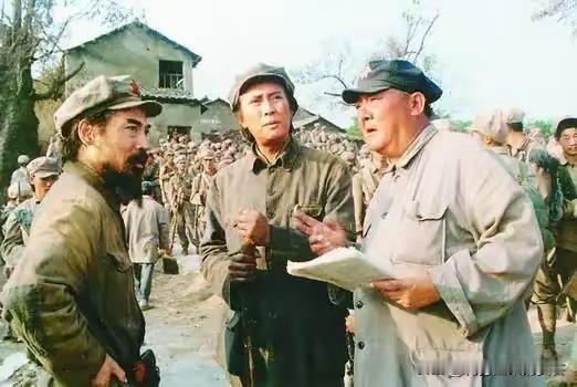 我敢说，25年前，唐国强在电视剧《长征》里饰演的40来岁的毛主席是天花板级别的，