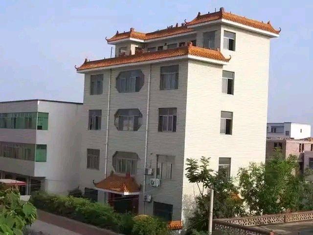 河南郑州的朱双喜经历堪称跌宕。他家两栋共1500平方米的房子，按补偿方案只能拿2