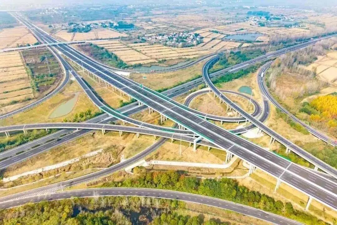 太好了！南京至安徽间新增一条高速公路，目前已完成所有工作只等开通！这条高速公路
