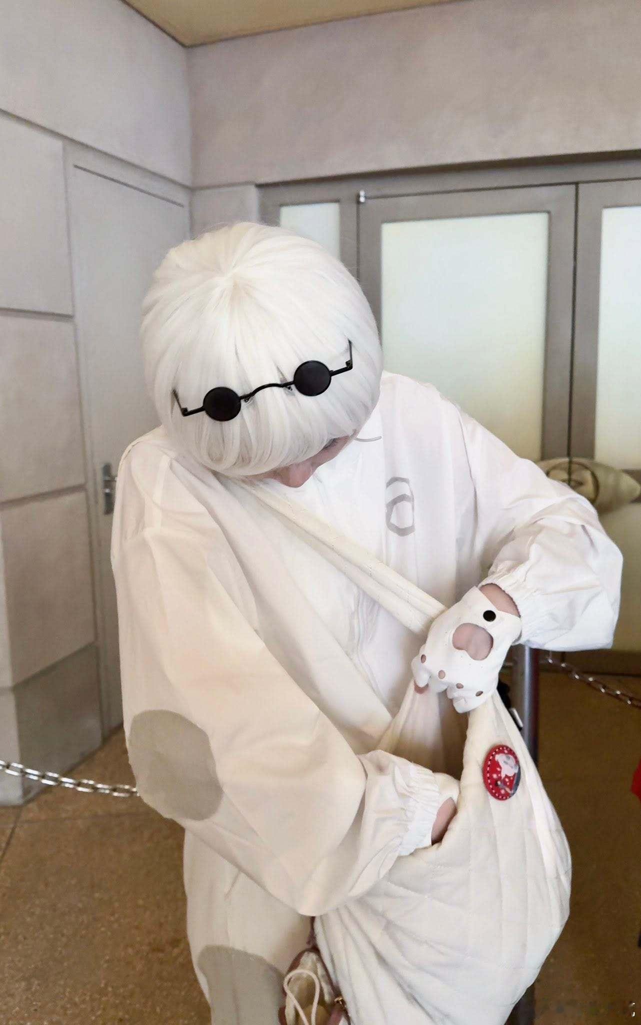 【低头才见玄机的杯面Cosplay】​​​