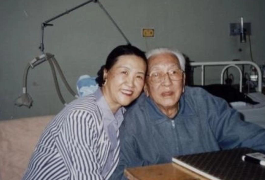 原国防部长耿彪之女在珠海开公司，耿飚得知后直言：你十块钱都数不清楚，还去做法人代