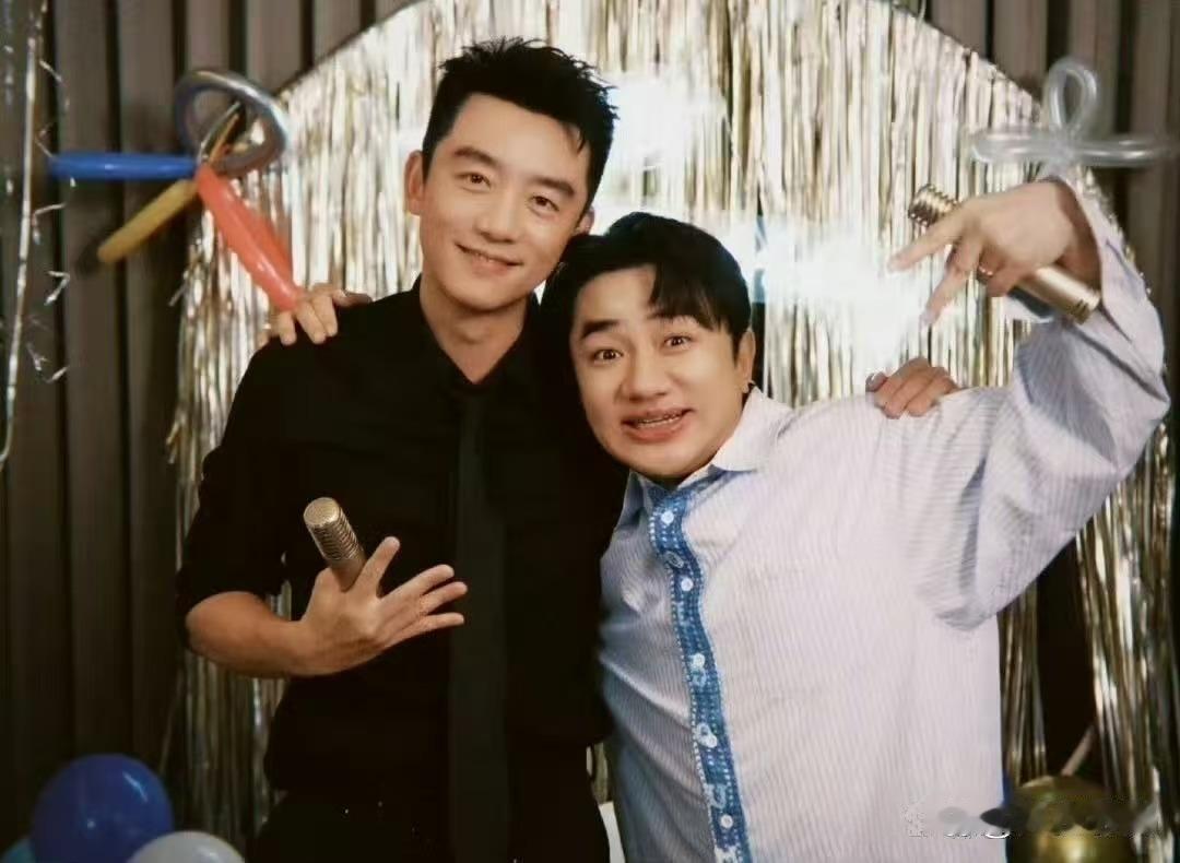 初代跑男⁠￼￼重聚给￼郑恺⁠￼￼庆生，太感动了​