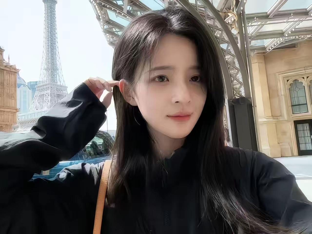 科大讯飞的女主朱某颜值确实一流，怪不得让搞危机公关的老总也不顾危机。一时的冲