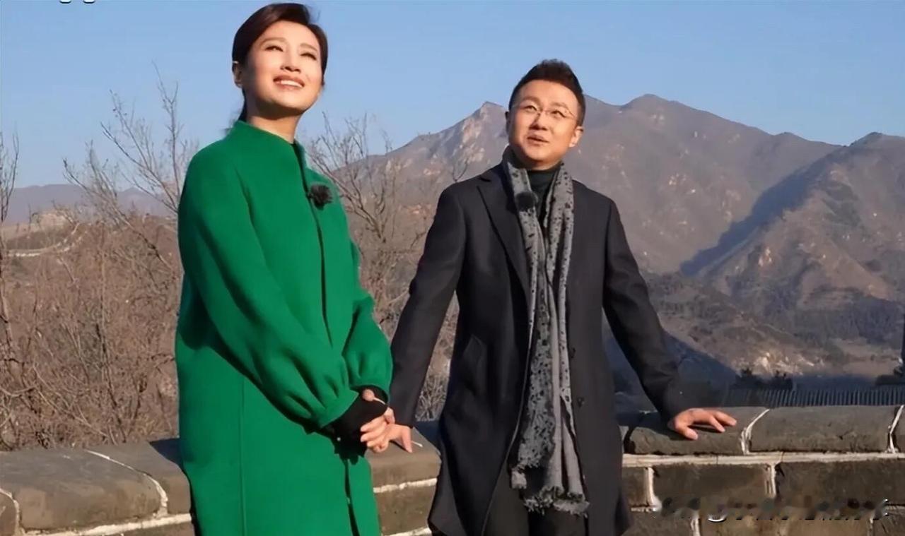 想不到他们竟是夫妻，原来在电视上都有看到他们的节目，男的是央视著名的播音员刚强。