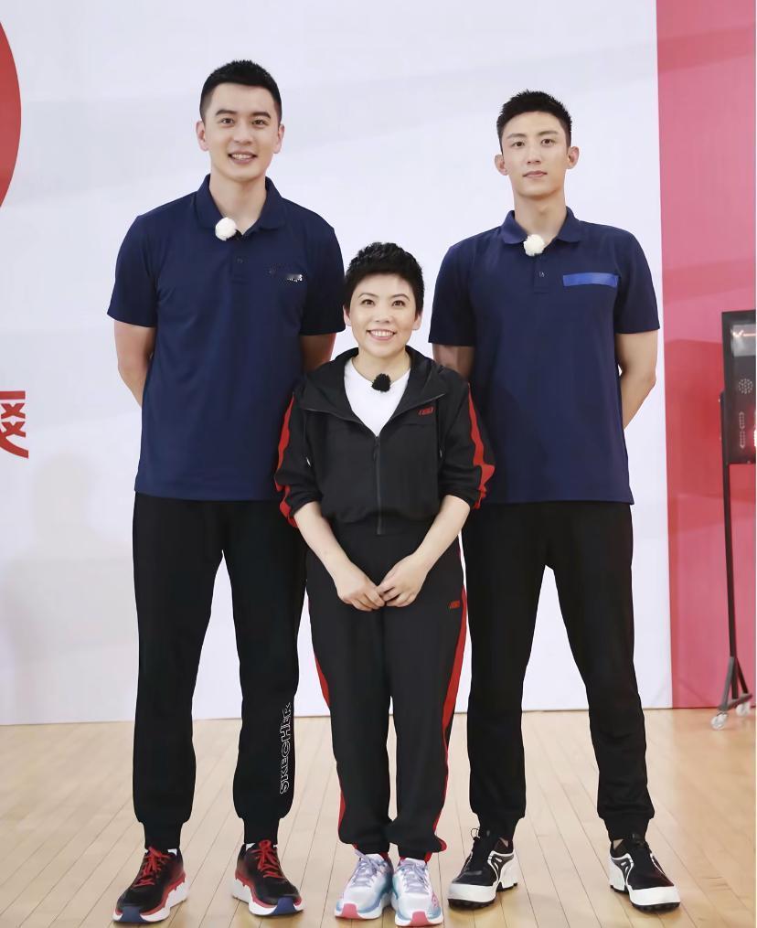 黄景瑜够帅吧，没想到在杨鸣面前都变得普通了。就杨鸣这颜值，如果进军娱乐圈，