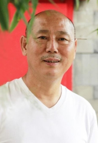 1991年，身价过亿的李诚儒，把糟糠之妻和6岁儿子赶出家门，转身娶了小18岁的女