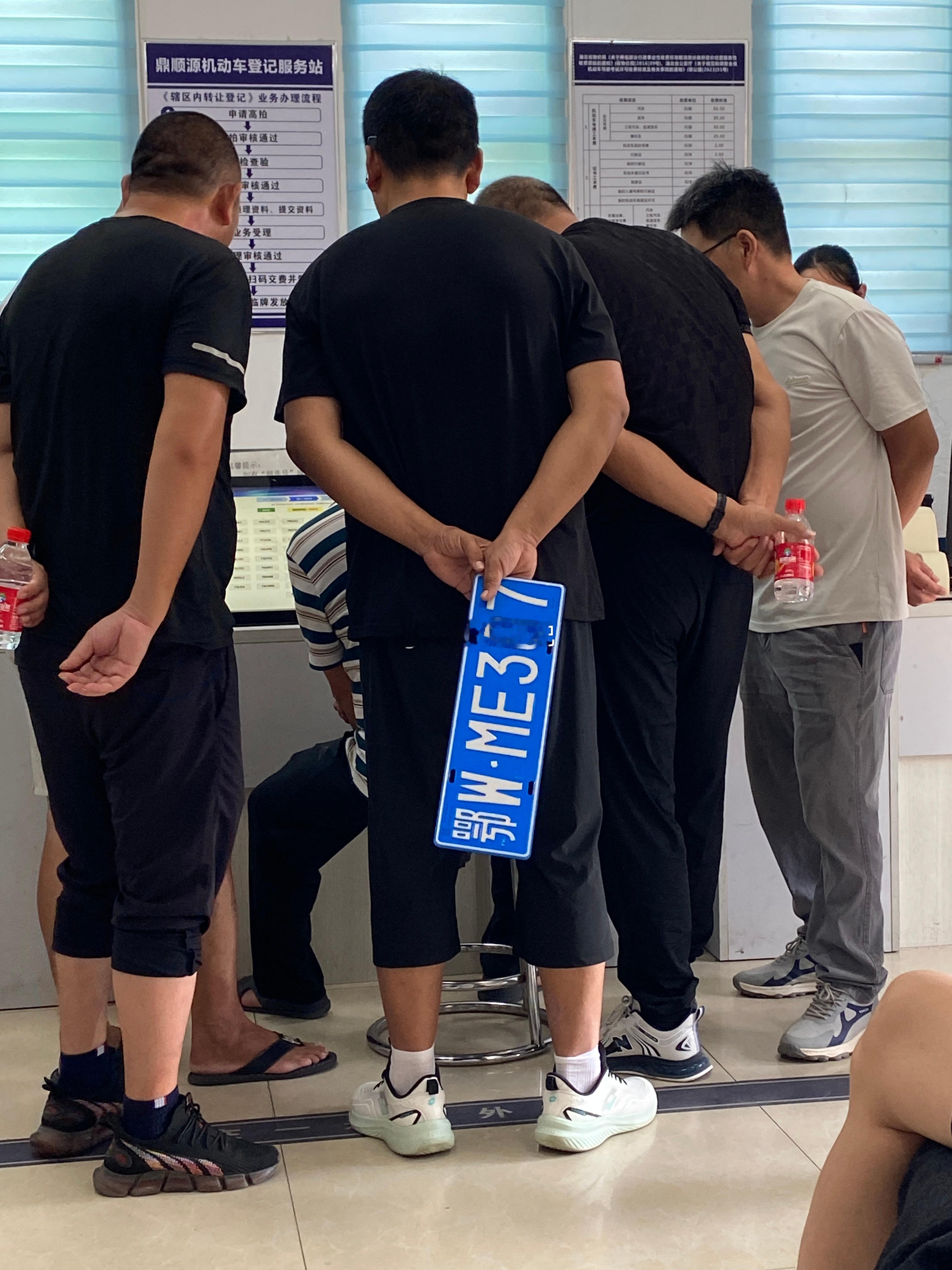 这车牌挂标致307上岂不是绝配​​​