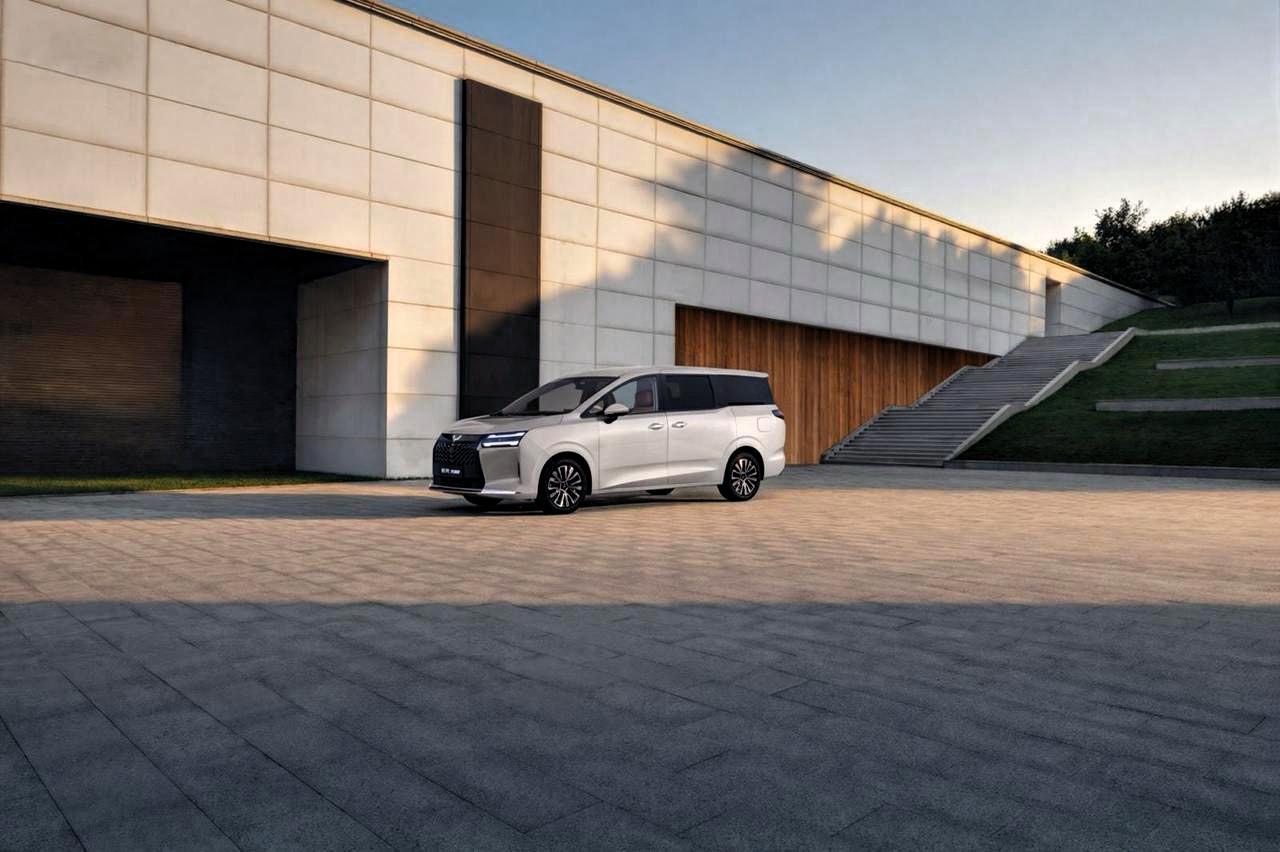 2025年买车不纠结，记住这口诀：1、要面子——买宝马2、要豪华——买奔