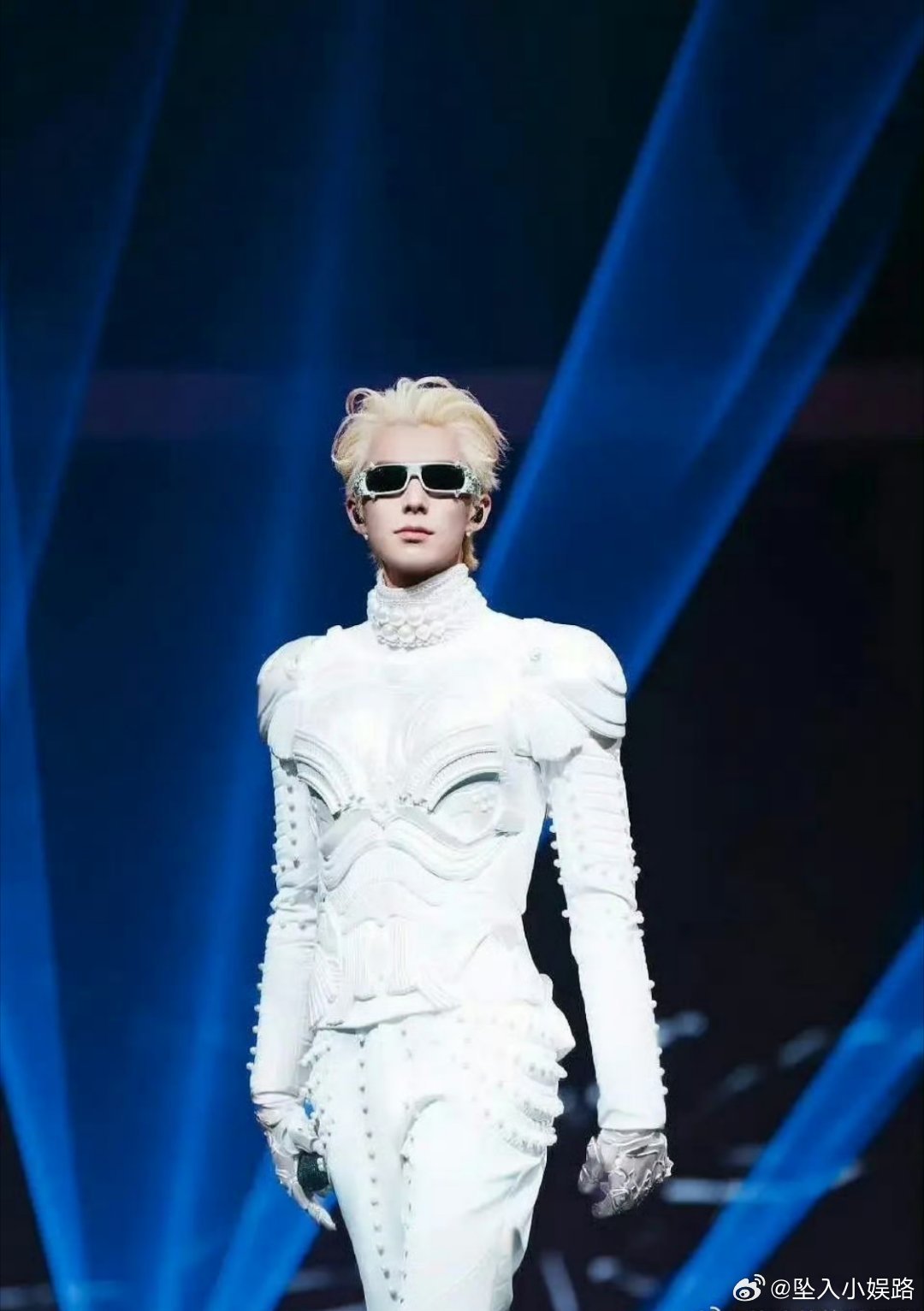 王鹤棣穿成这样真以为自己很好看吗