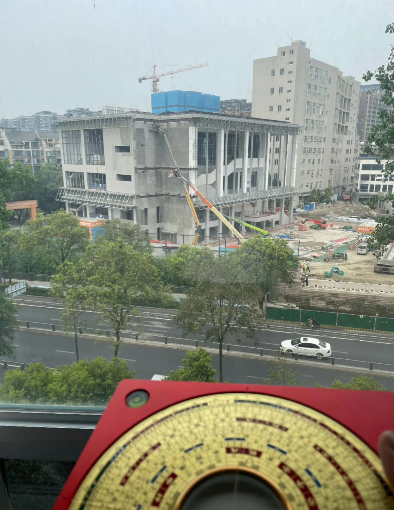 今日运势：乙巳年辛巳月庚寅日2025.5.21日鼠：中吉财运旺牛：容易