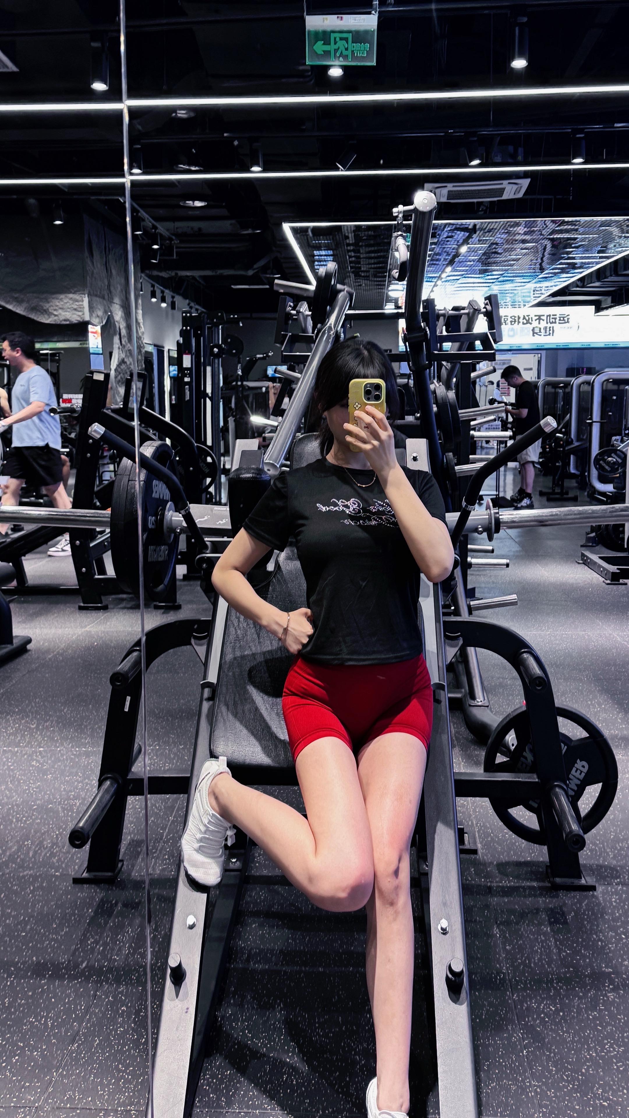 不知道，我的身材很曼妙