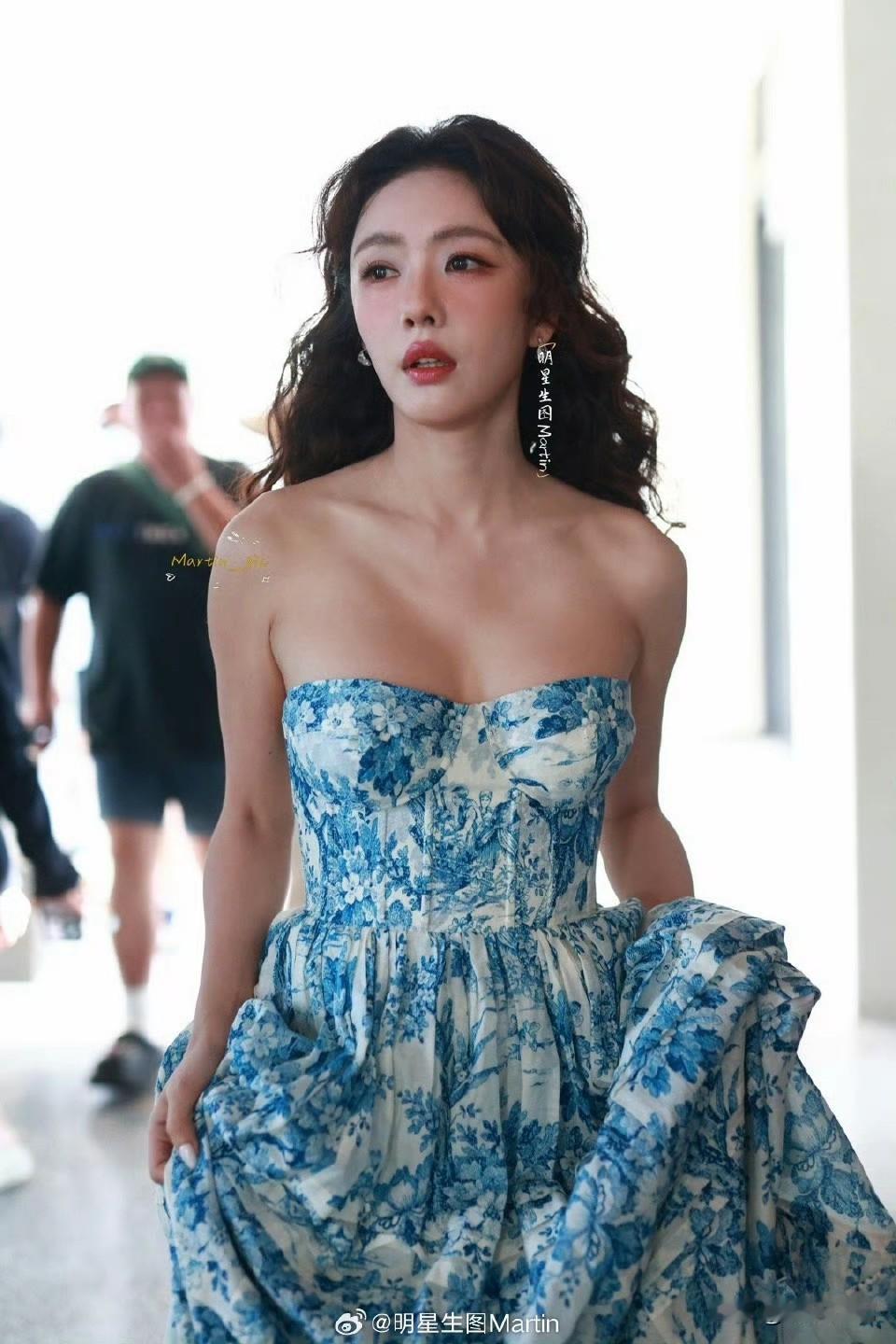蔡文静250905阿那亚海浪电影上班生图掉落~今天姐姐慷慨又迷人😘[飞