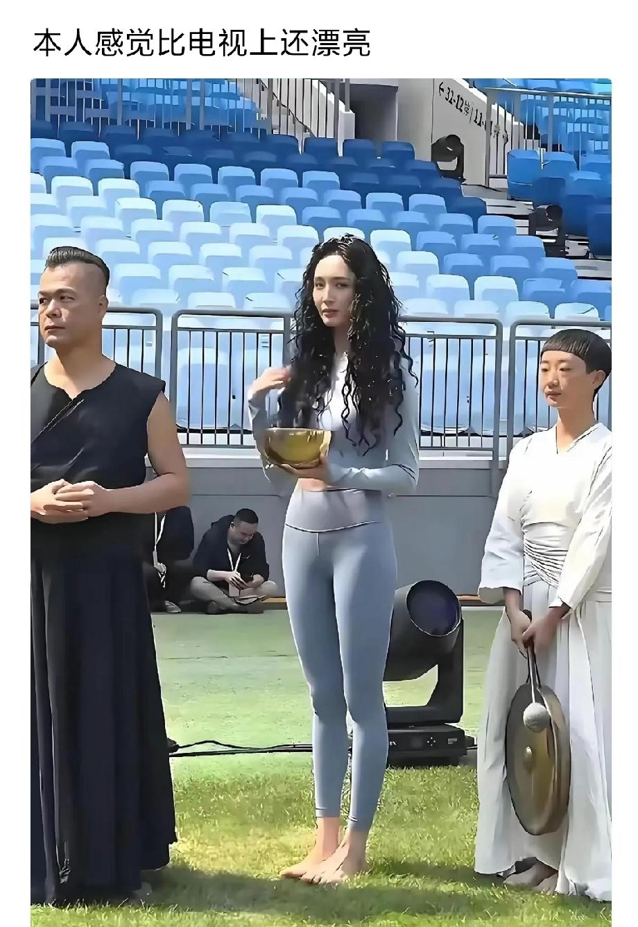 旁边那个是什么物种？