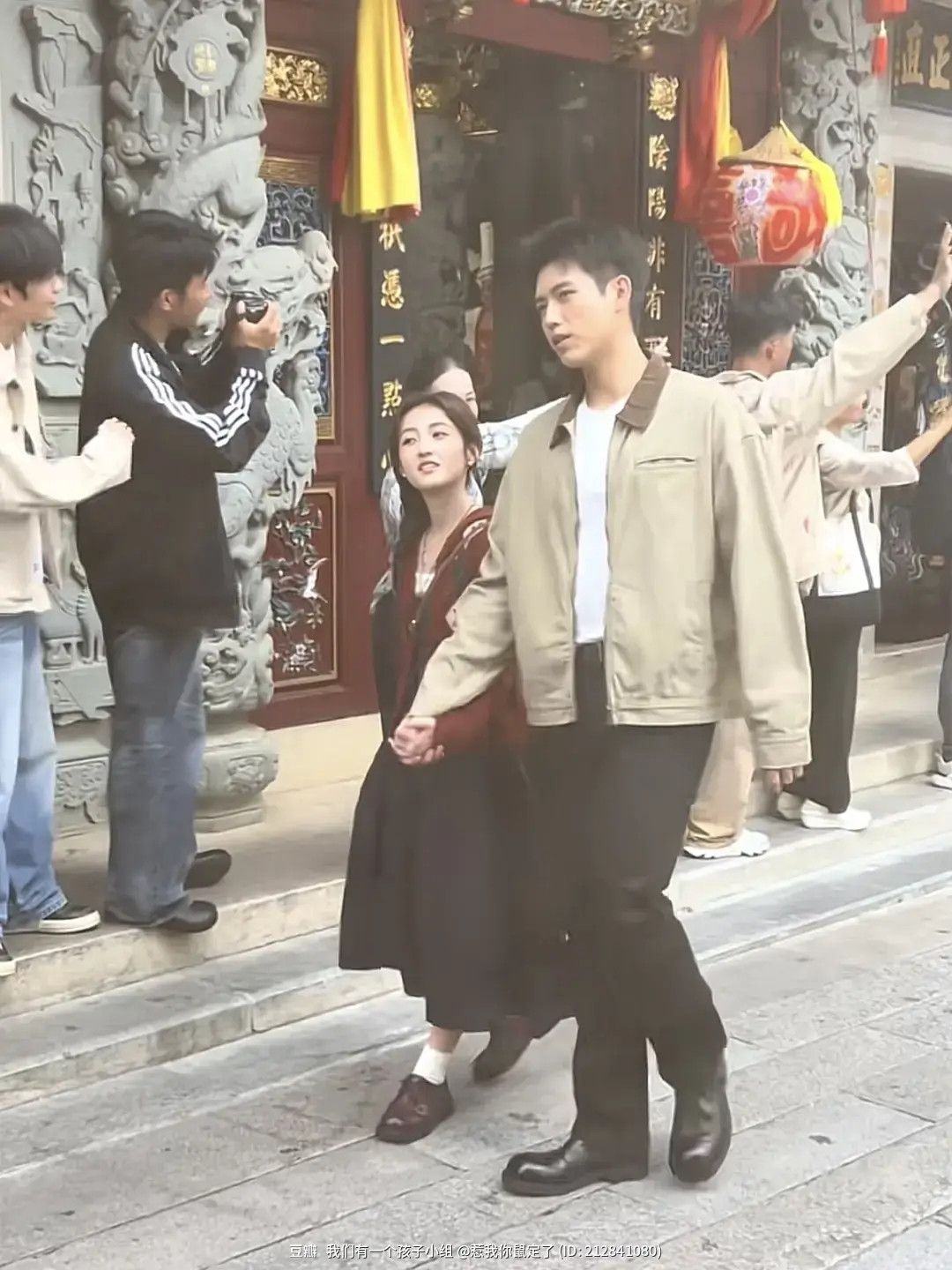 不是身高差这么大的吗？这算剧组吗两个组娃​​​