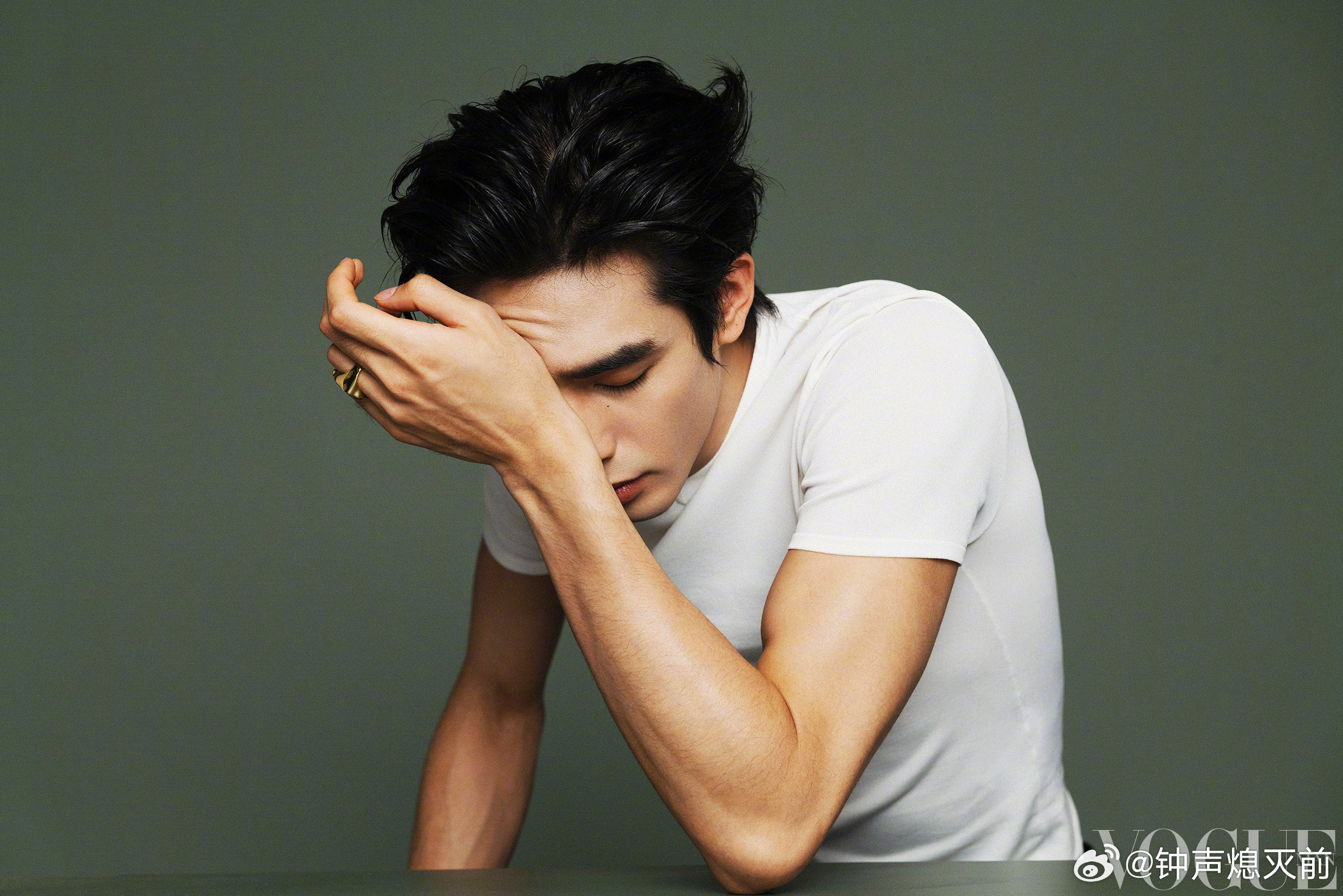 看骄阳前对宋威龙的印象还停在带点少年感的白衬衫男大，看骄阳后发现此男已然长成老公