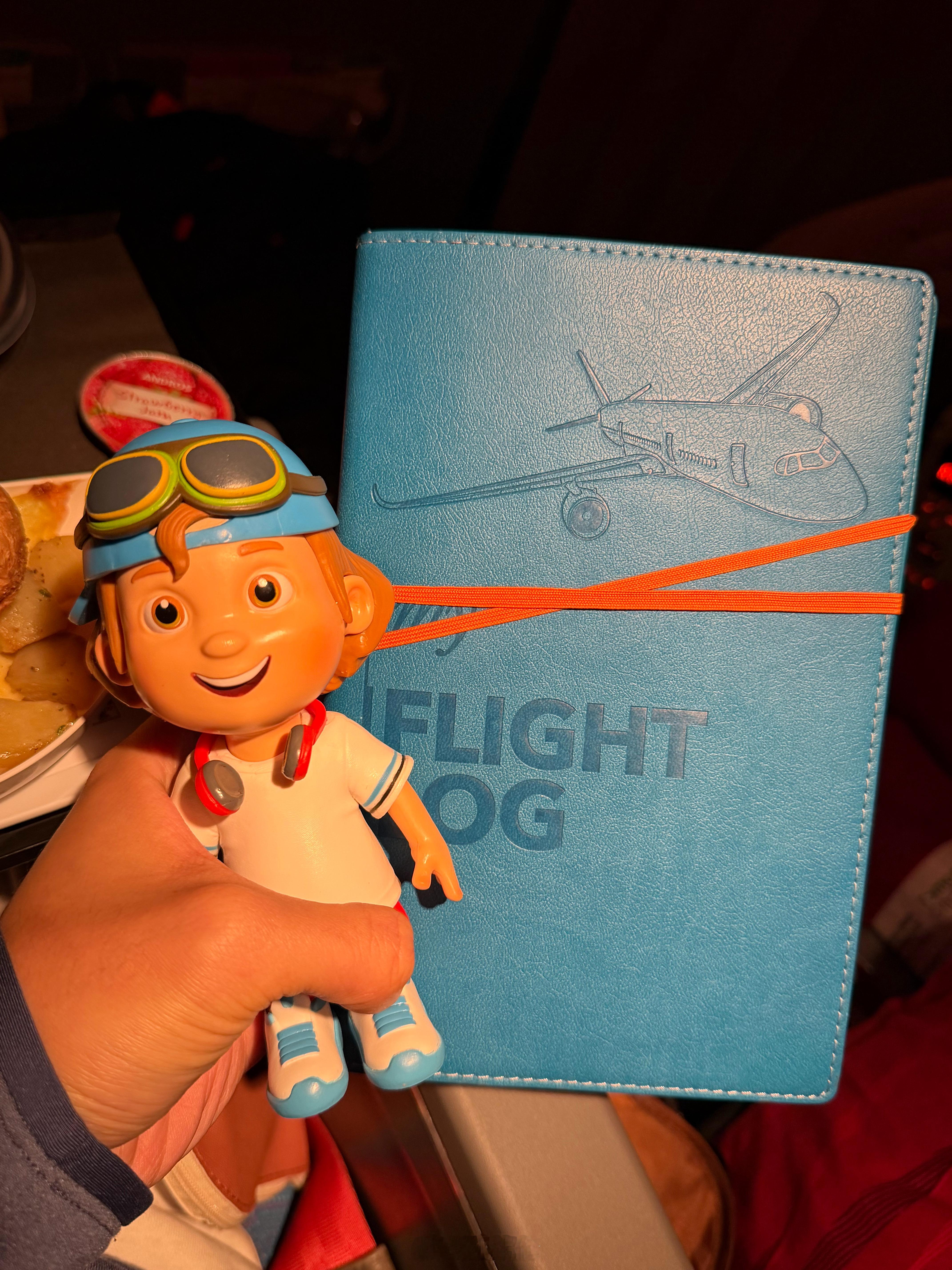 落地伊斯坦布尔！土航还送了个这么大的玩具手办，又是快乐的一天土耳其·伊斯坦布尔