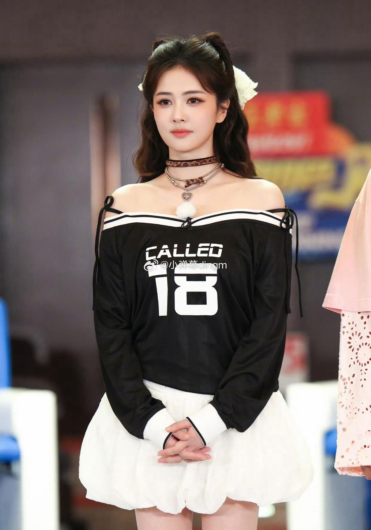 1.黄晓明吃过一次亏后就不允许身边的女人再轻易怀上孩子，别想再从他身上套取太多利