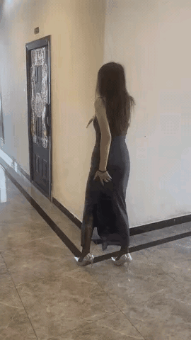 美女这是怎么了，摔着了吗搞笑高清美女