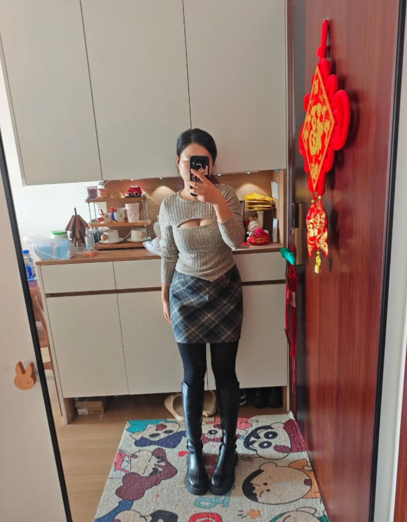 去见网友，穿哪件好看呢？